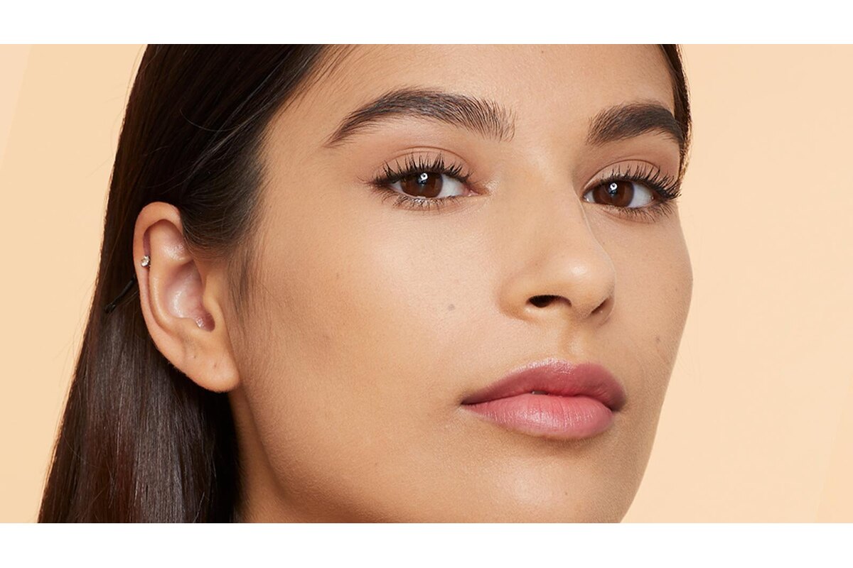 Maybelline Fit Me Matte + Poreless Foundation - manufacturer product image (The Formula and Ingredients)